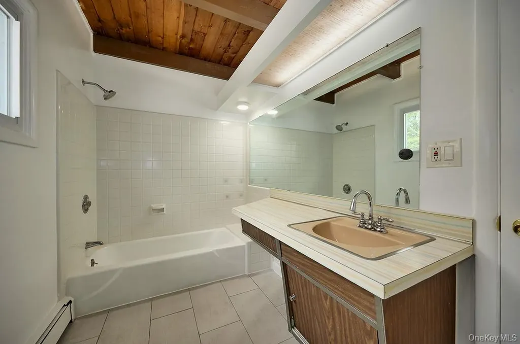66 River Road Hyde Park NY 12538