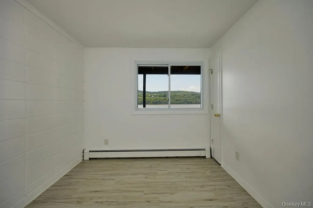 66 River Road Hyde Park NY 12538