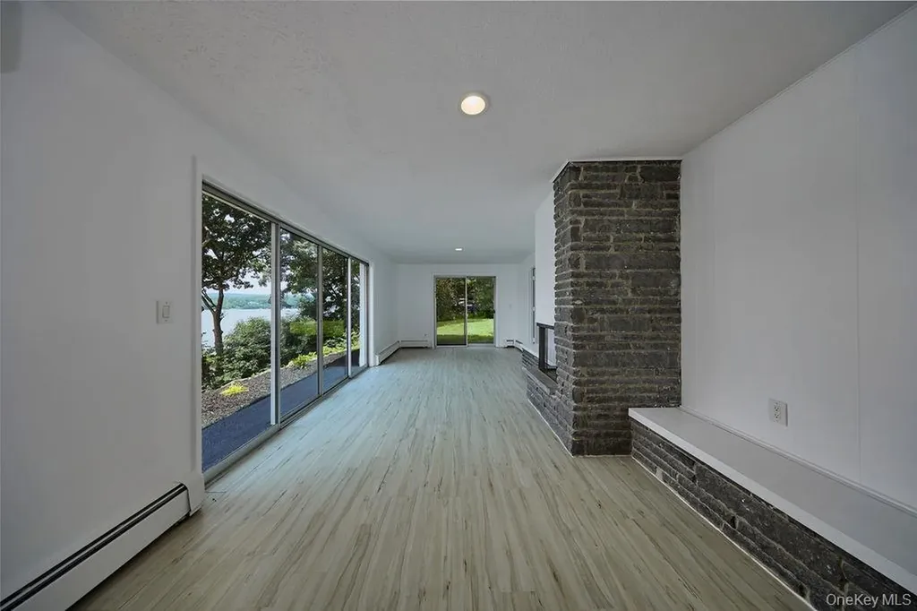 66 River Road Hyde Park NY 12538
