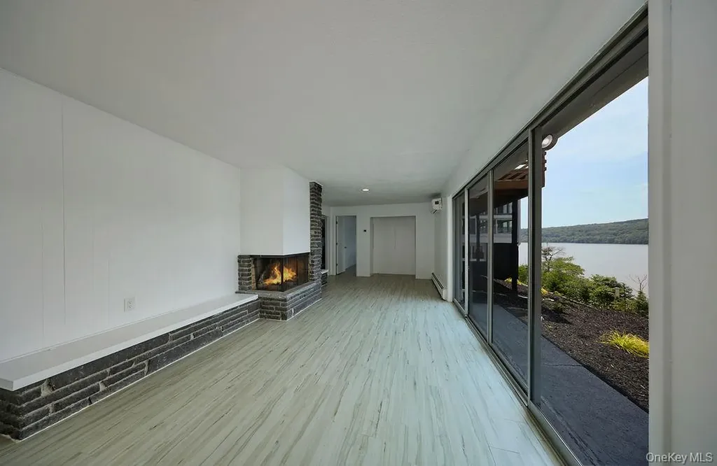 66 River Road Hyde Park NY 12538