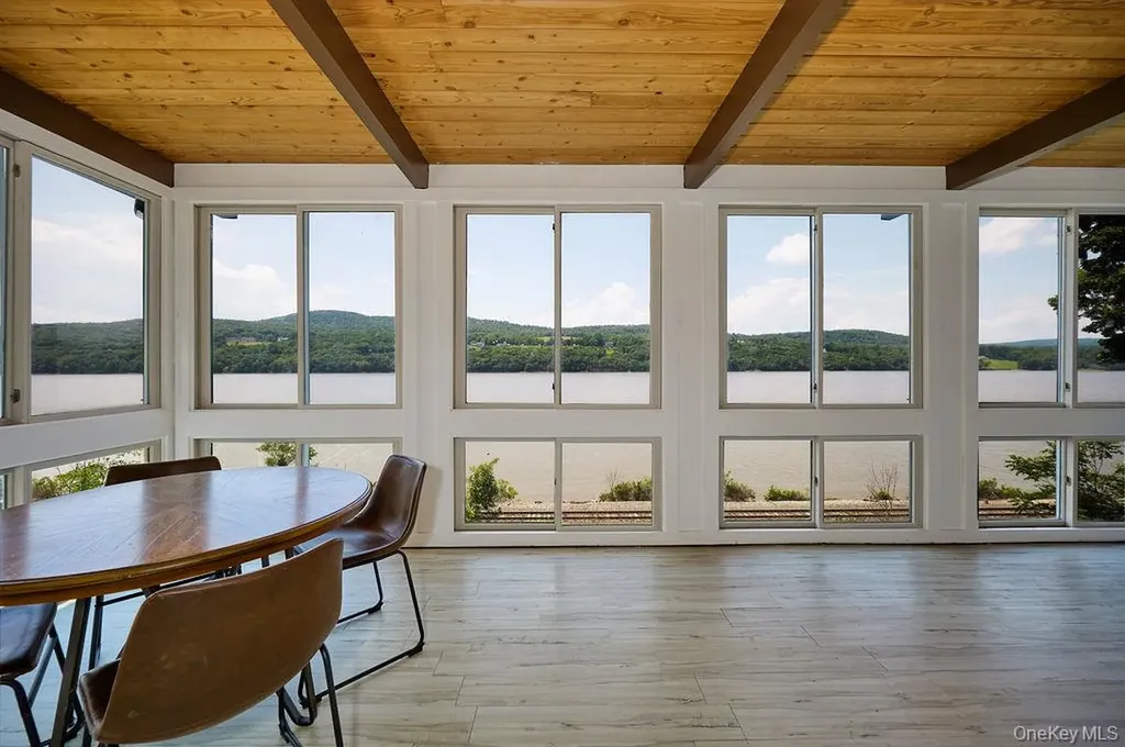 66 River Road Hyde Park NY 12538
