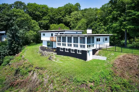 66 River Road Hyde Park NY 12538