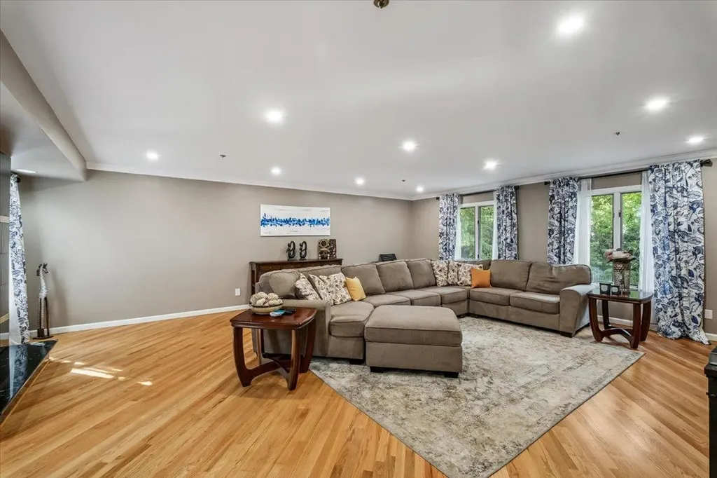 6 Kaateskill Place Scarsdale NY 10583