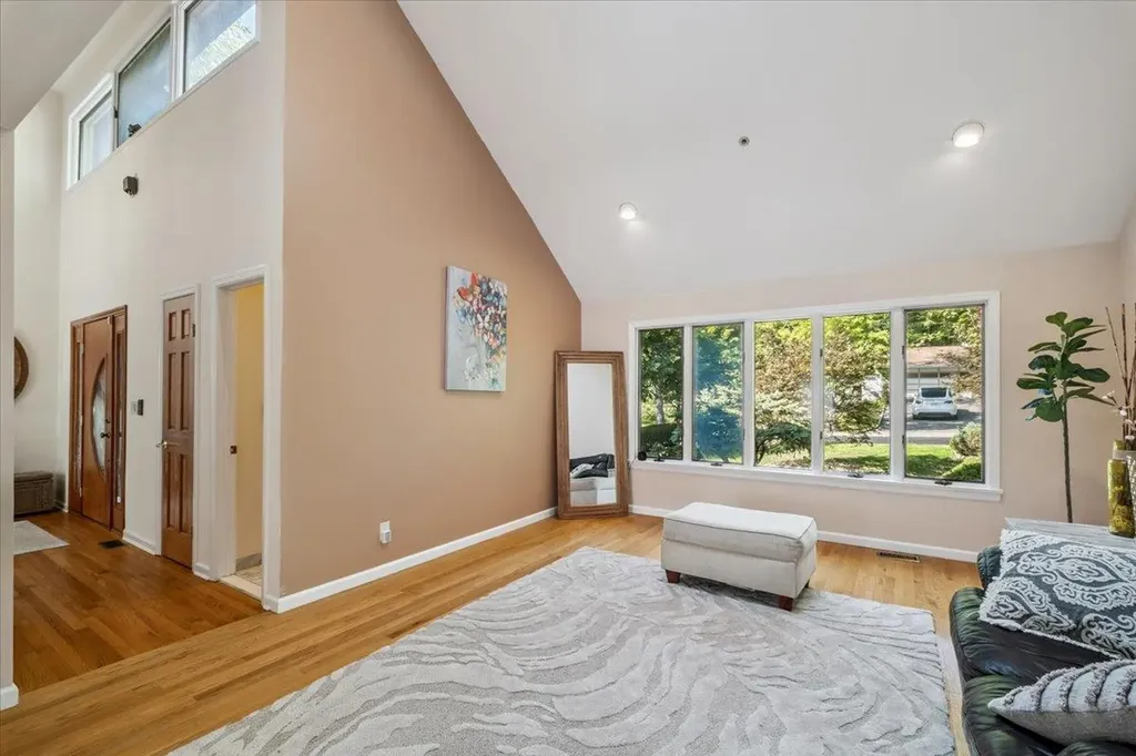 6 Kaateskill Place Scarsdale NY 10583