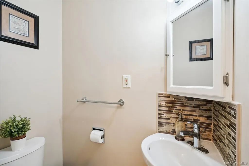 11 Sunrise Street Plainview NY 11803