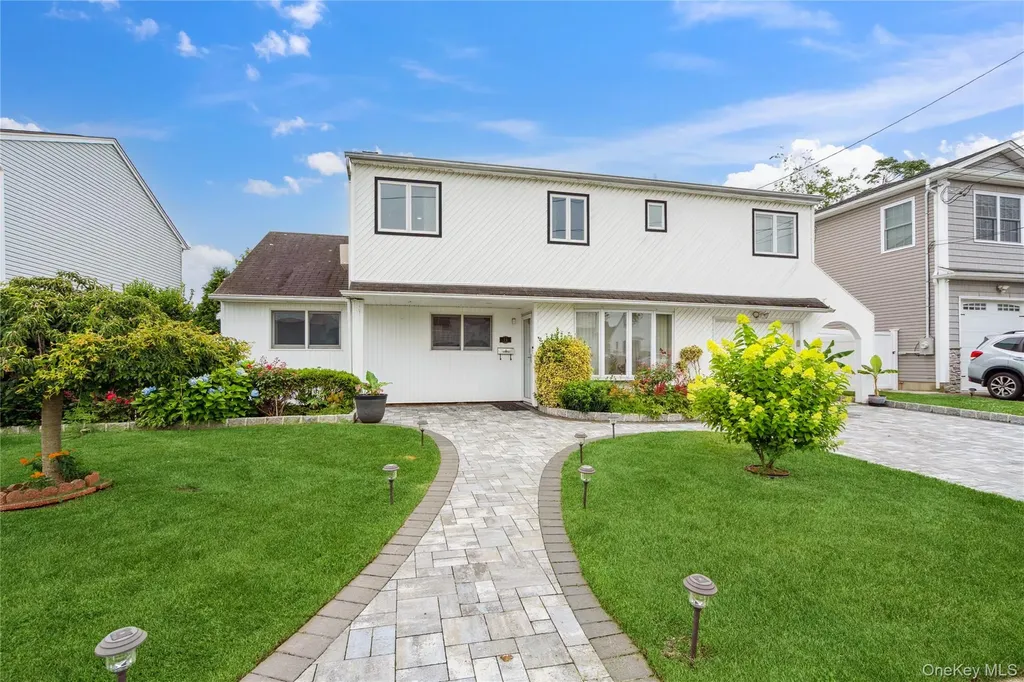 11 Sunrise Street Plainview NY 11803