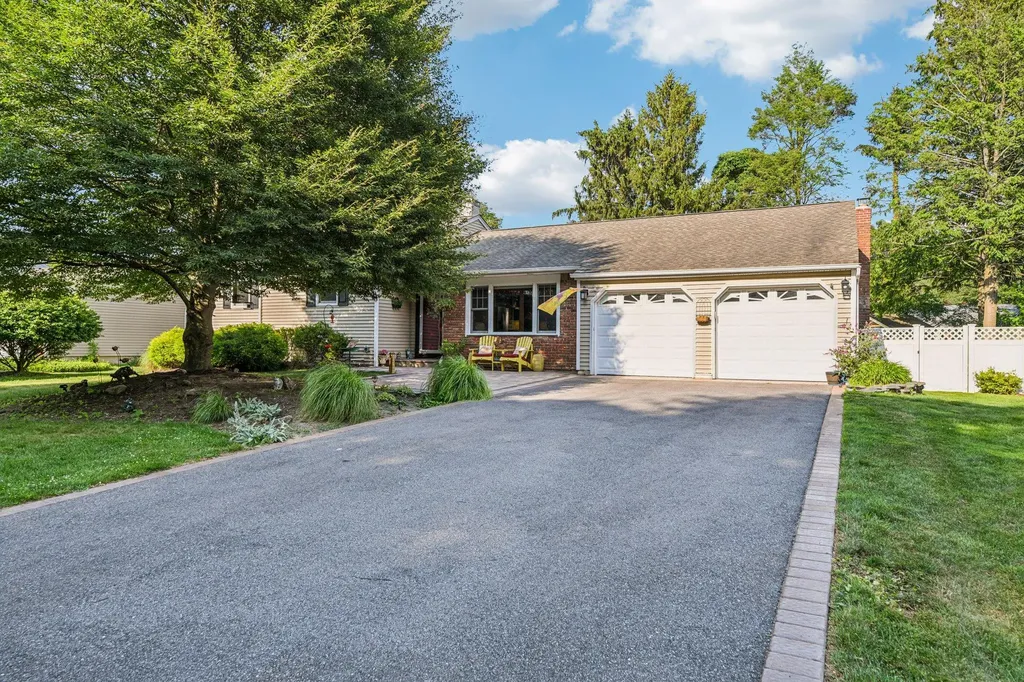 11 Kim Avenue Smithtown NY 11787