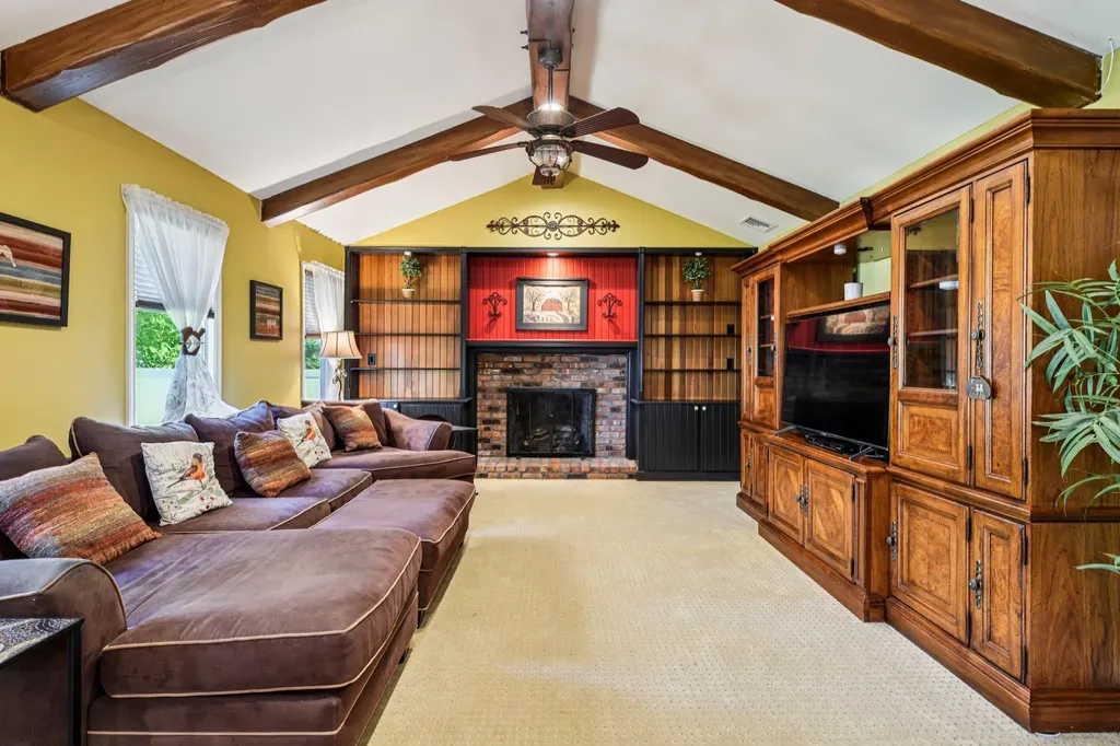 11 Kim Avenue Smithtown NY 11787