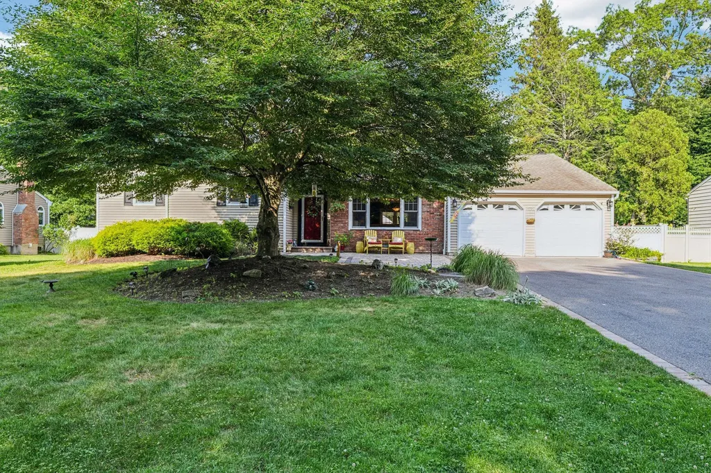 11 Kim Avenue Smithtown NY 11787