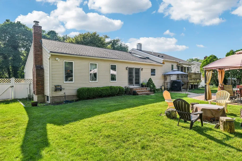 11 Kim Avenue Smithtown NY 11787