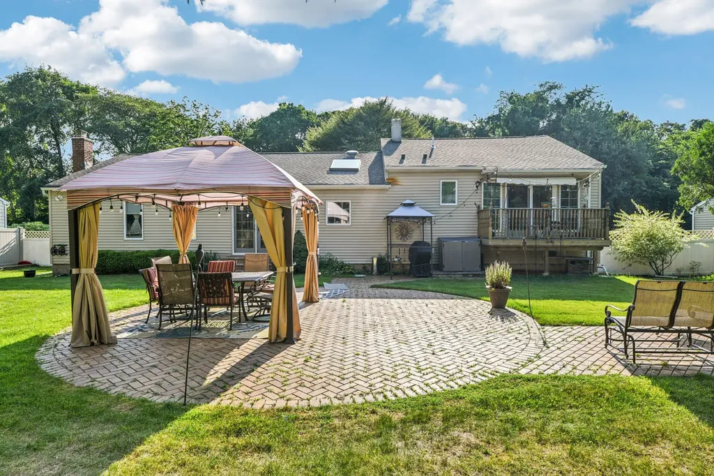11 Kim Avenue Smithtown NY 11787