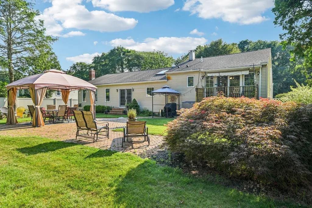 11 Kim Avenue Smithtown NY 11787