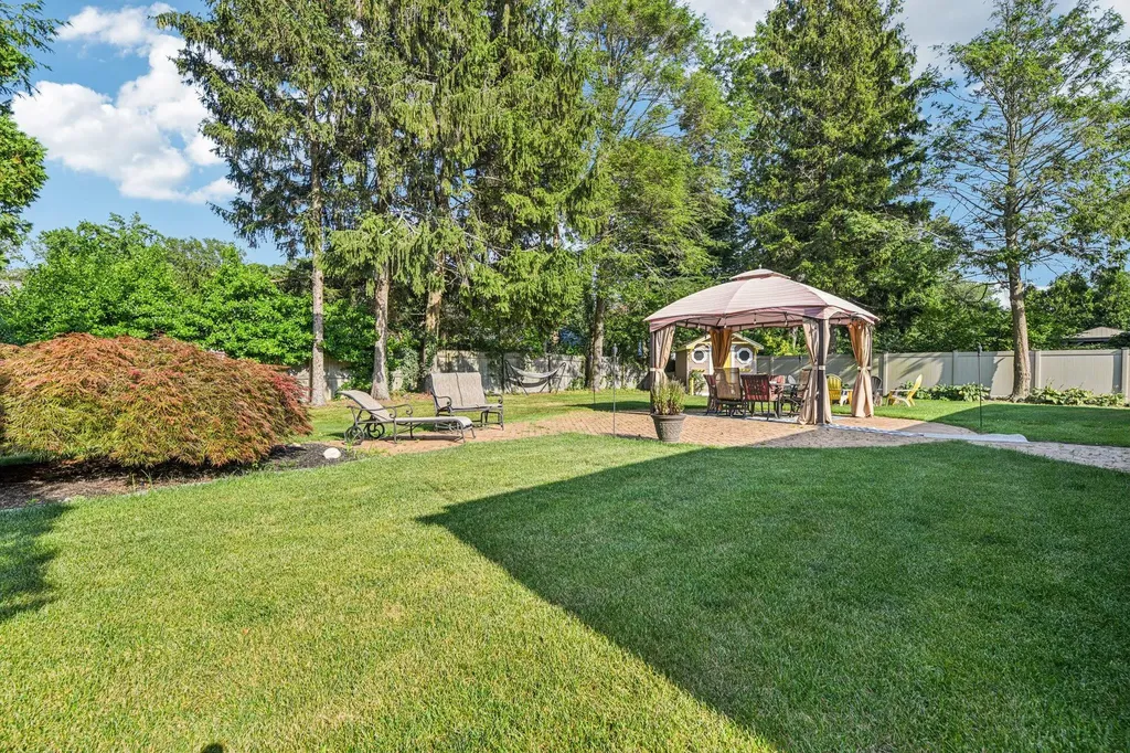 11 Kim Avenue Smithtown NY 11787