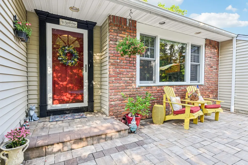 11 Kim Avenue Smithtown NY 11787