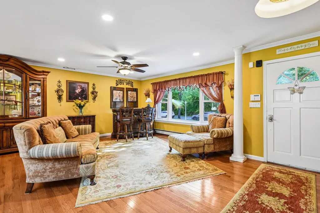 11 Kim Avenue Smithtown NY 11787