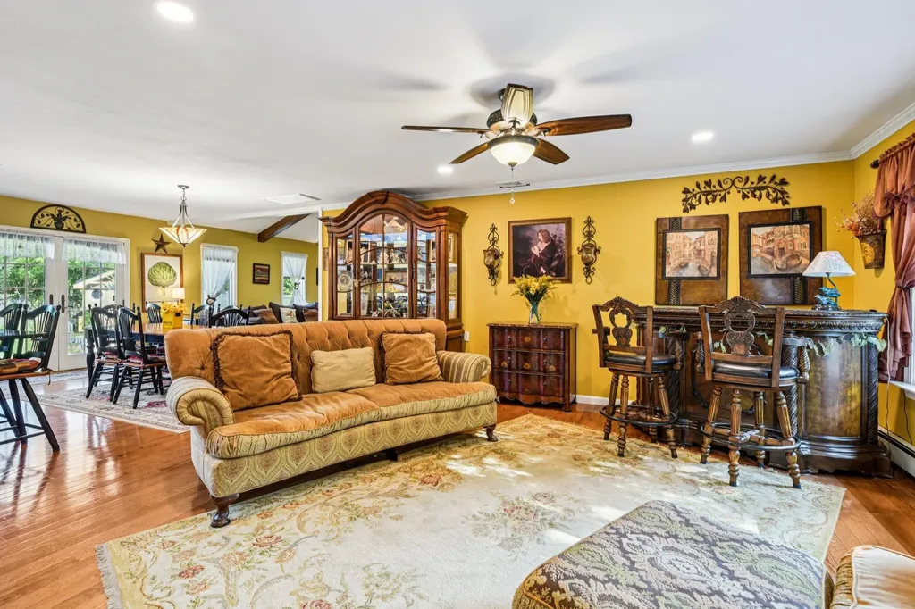 11 Kim Avenue Smithtown NY 11787
