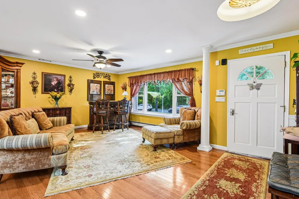 11 Kim Avenue Smithtown NY 11787