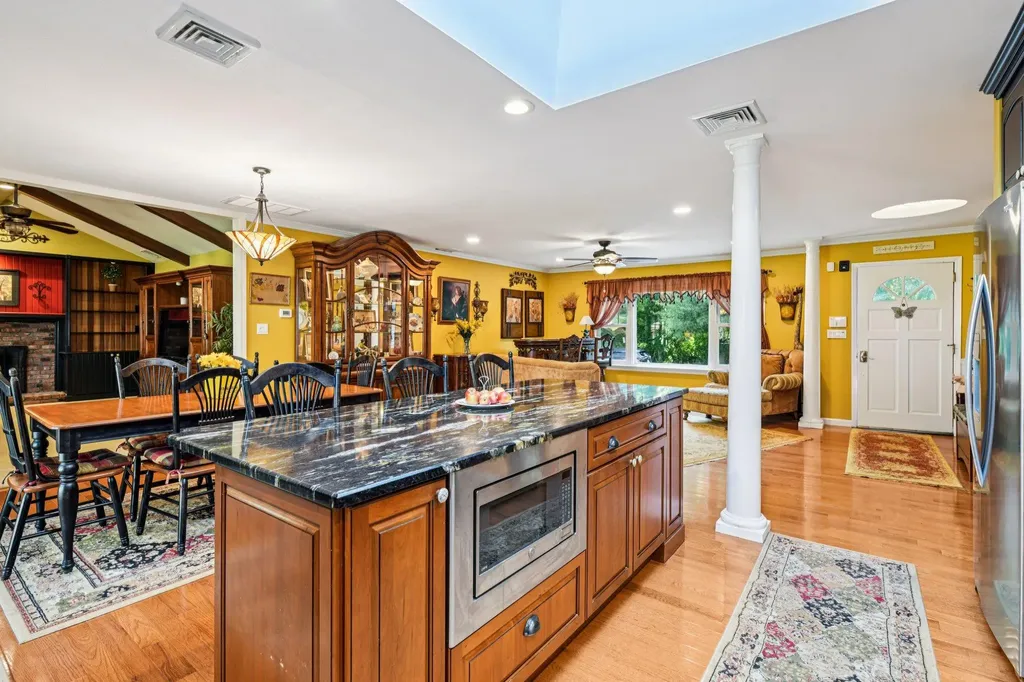 11 Kim Avenue Smithtown NY 11787