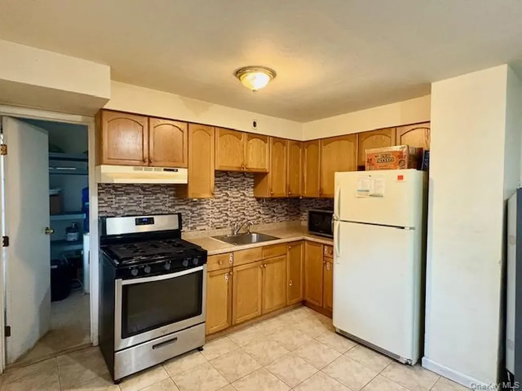 220 Elzey Avenue Elmont NY 11003
