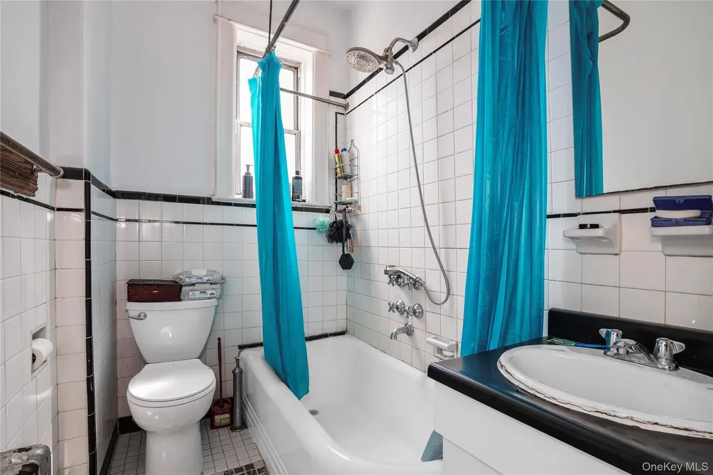6046 Putnam Avenue Ridgewood NY 11385