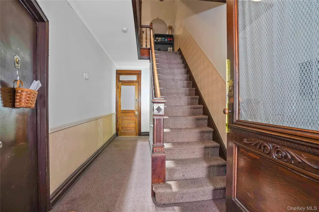 6046 Putnam Avenue Ridgewood NY 11385