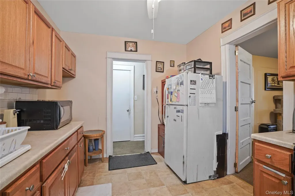 6046 Putnam Avenue Ridgewood NY 11385