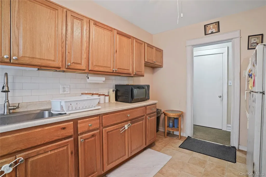 6046 Putnam Avenue Ridgewood NY 11385
