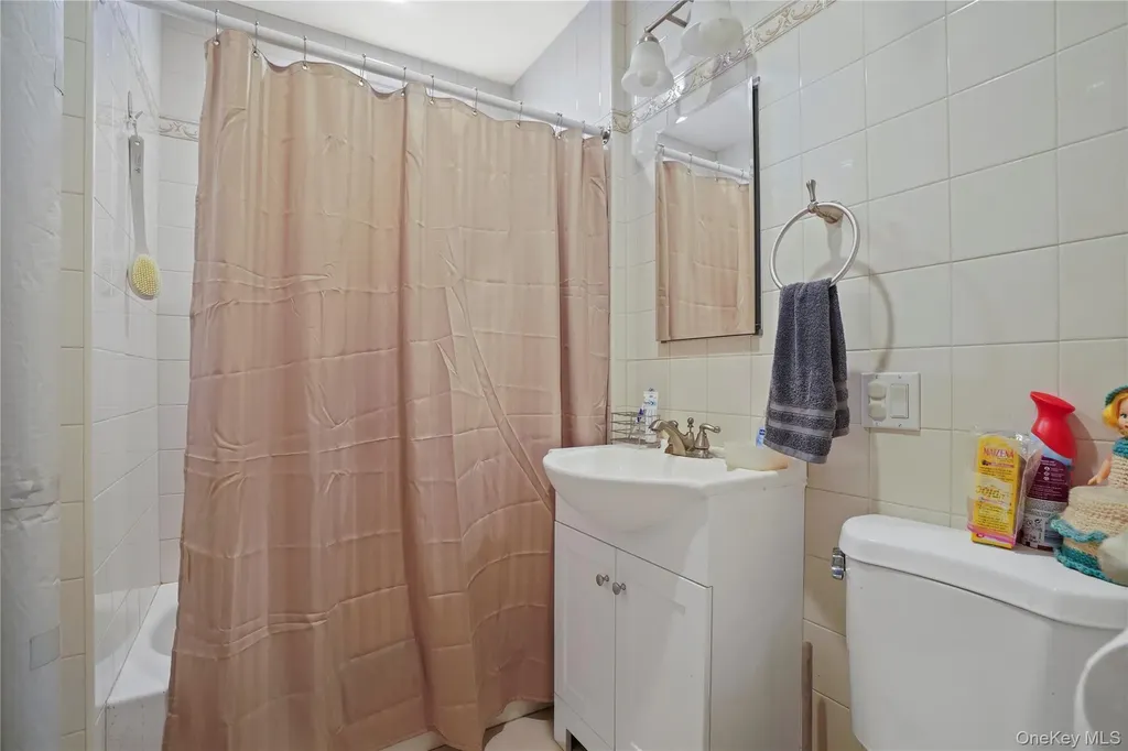 6046 Putnam Avenue Ridgewood NY 11385