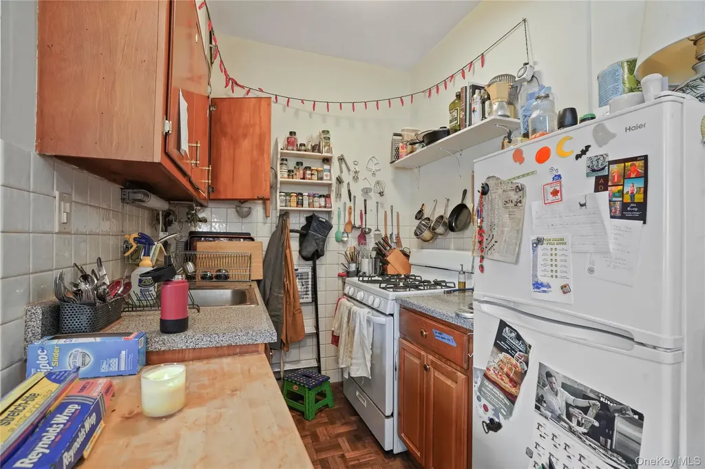 6046 Putnam Avenue Ridgewood NY 11385