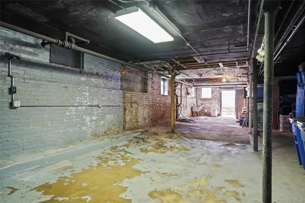 6046 Putnam Avenue Ridgewood NY 11385