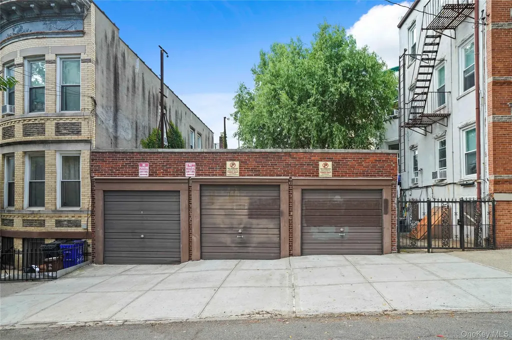 6046 Putnam Avenue Ridgewood NY 11385
