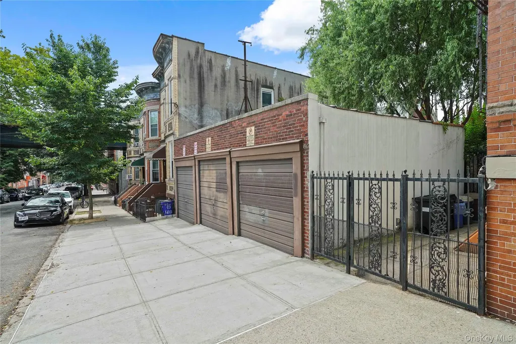 6046 Putnam Avenue Ridgewood NY 11385
