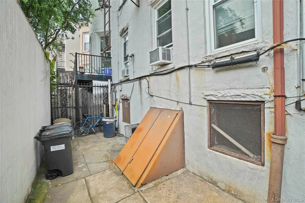 6046 Putnam Avenue Ridgewood NY 11385
