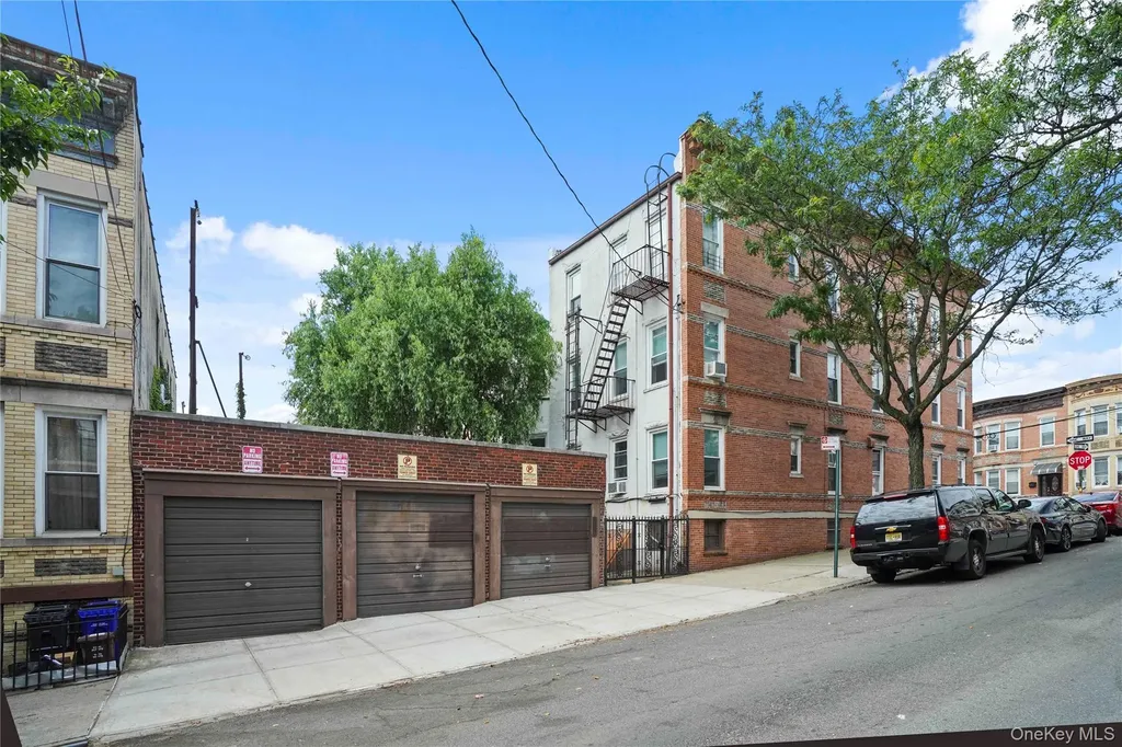 6046 Putnam Avenue Ridgewood NY 11385