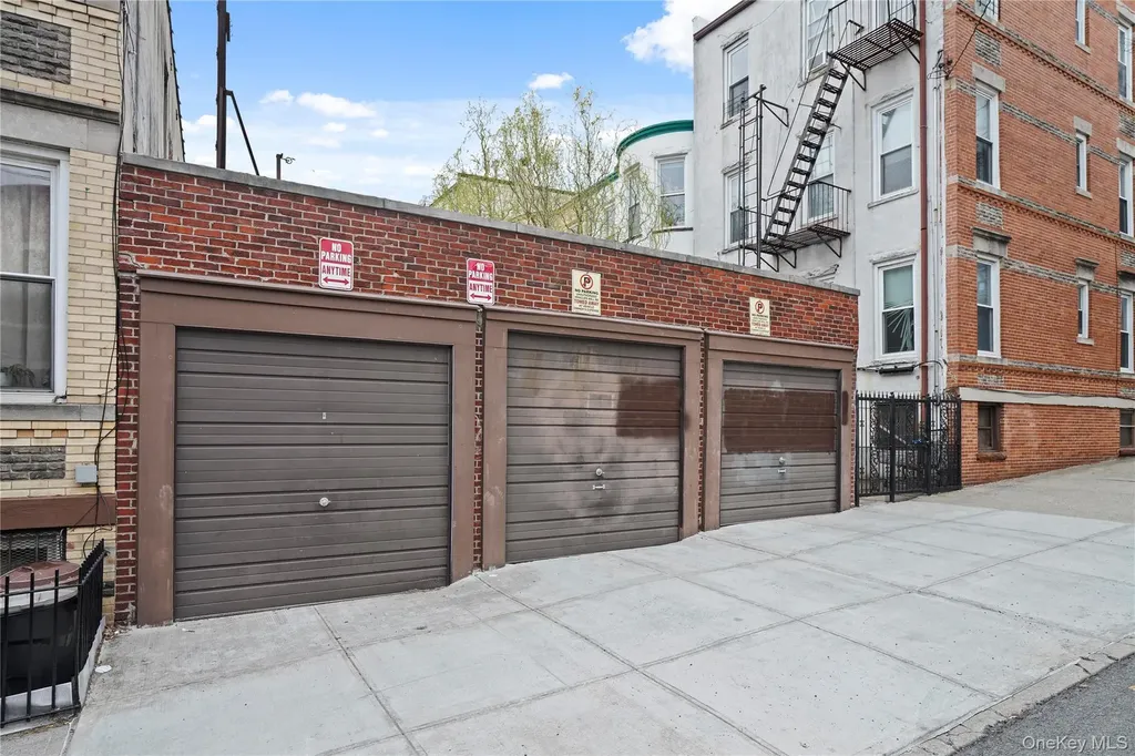 6046 Putnam Avenue Ridgewood NY 11385