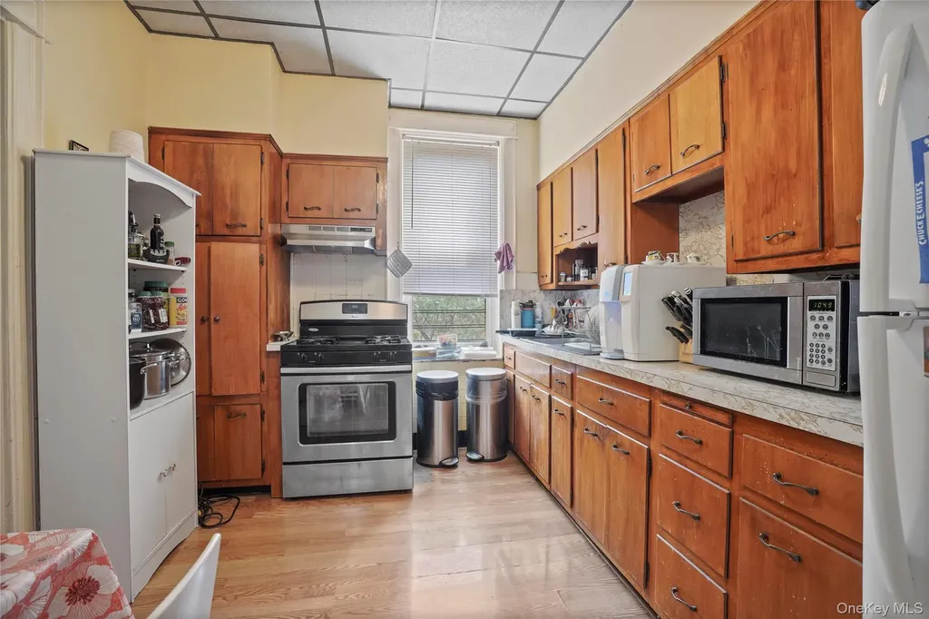 6046 Putnam Avenue Ridgewood NY 11385