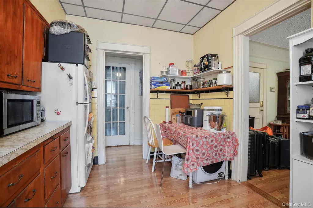 6046 Putnam Avenue Ridgewood NY 11385