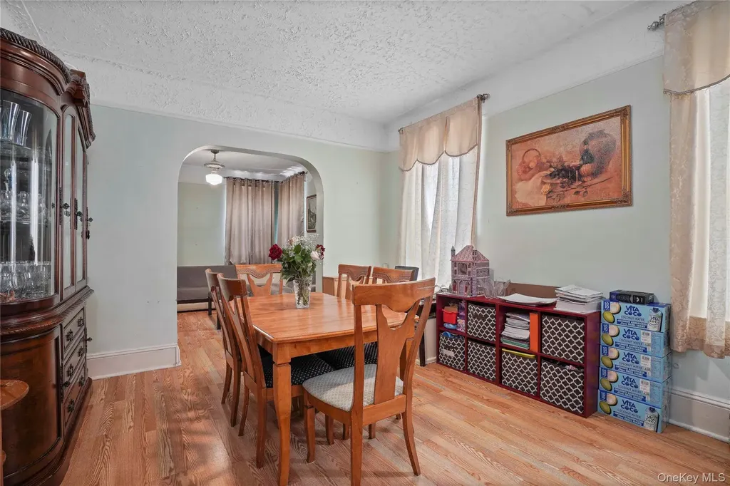 6046 Putnam Avenue Ridgewood NY 11385