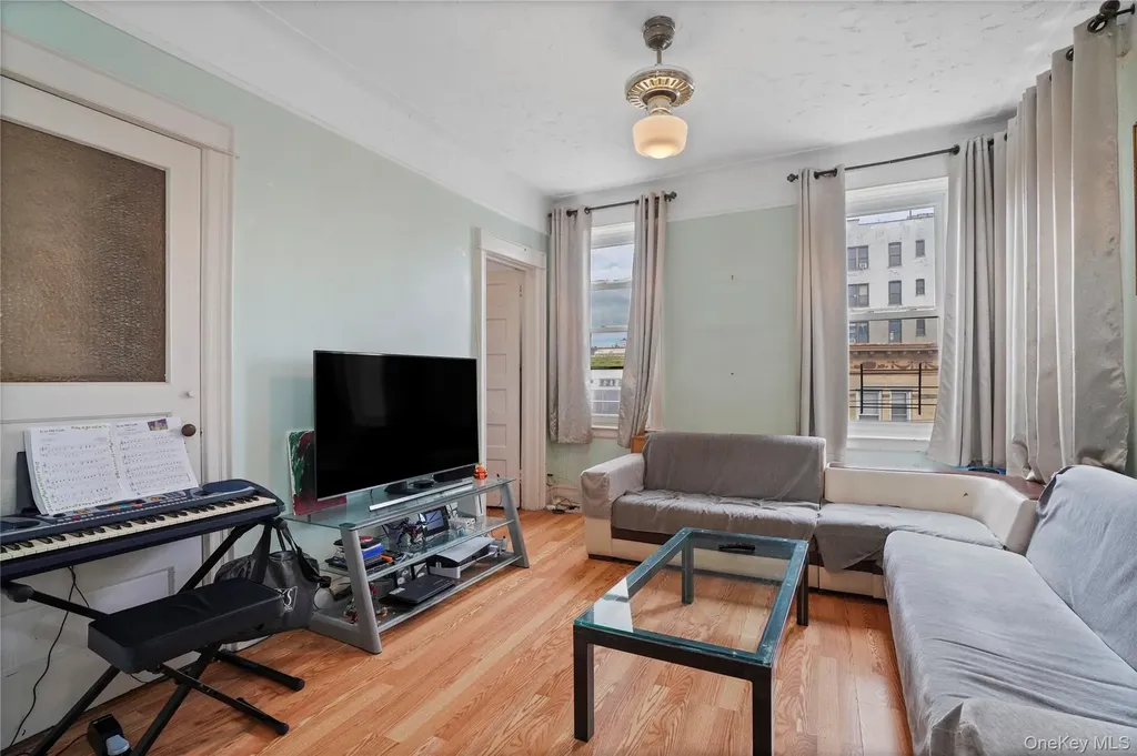 6046 Putnam Avenue Ridgewood NY 11385