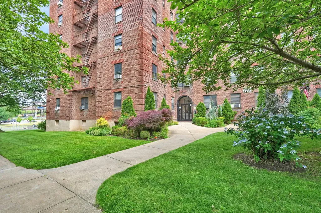 139-09 28th Road Flushing NY 11354