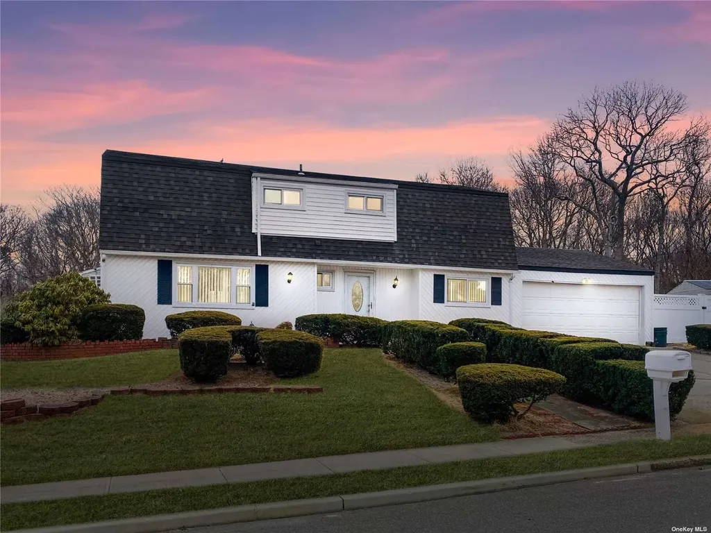 21 Eagle Street Selden NY 11784