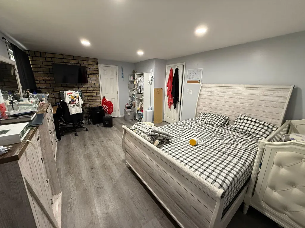 21 Eagle Street Selden NY 11784