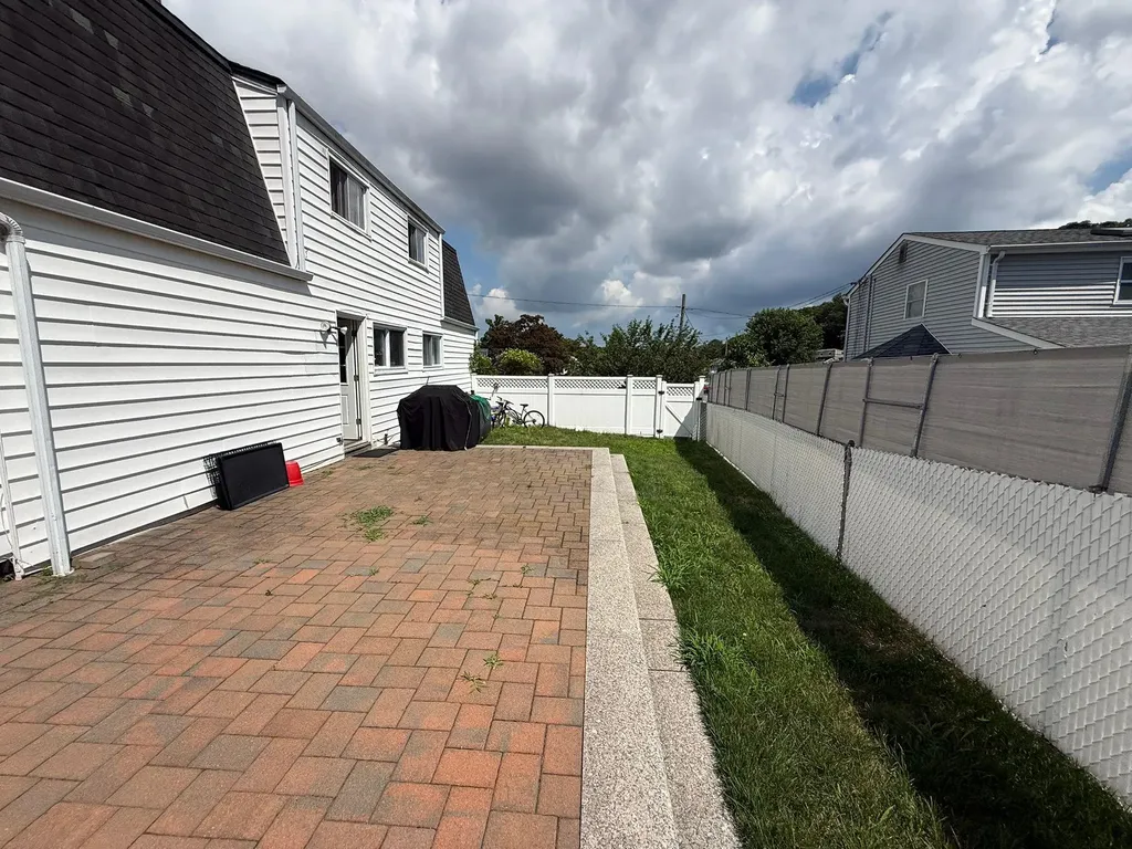 21 Eagle Street Selden NY 11784