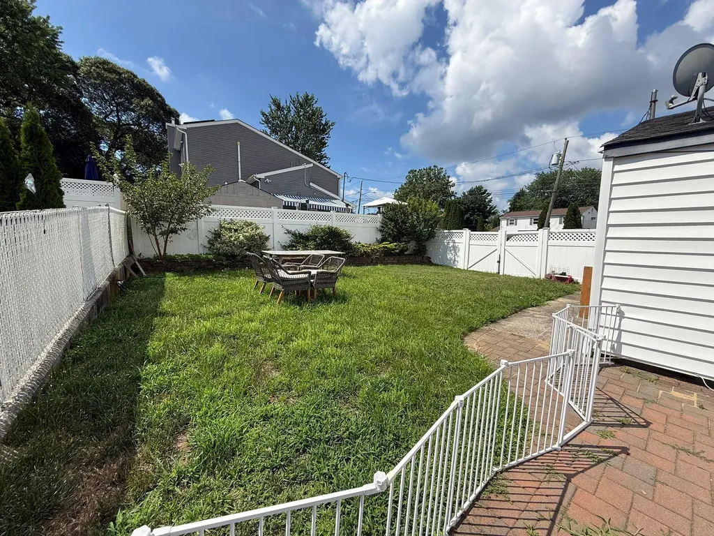 21 Eagle Street Selden NY 11784