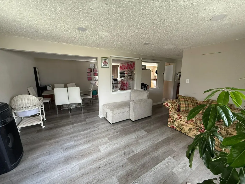 21 Eagle Street Selden NY 11784