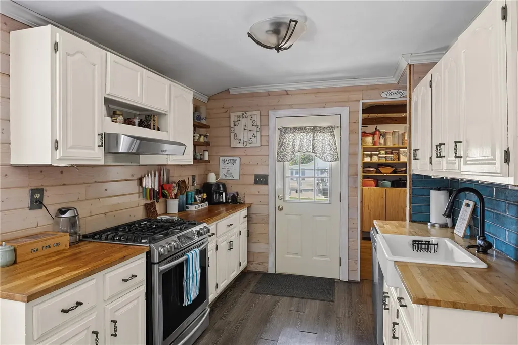 29 King Road Rocky Point NY 11778