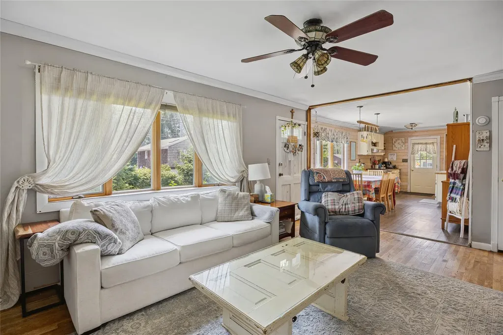 29 King Road Rocky Point NY 11778