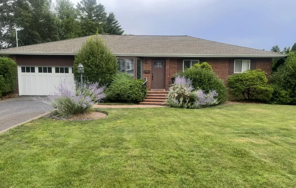 4 Pell Lane Syosset NY 11791