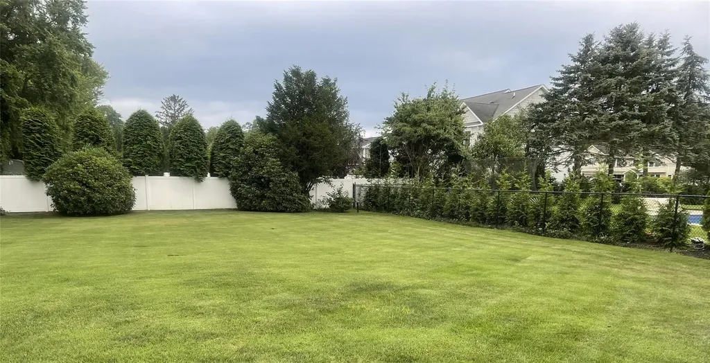 4 Pell Lane Syosset NY 11791