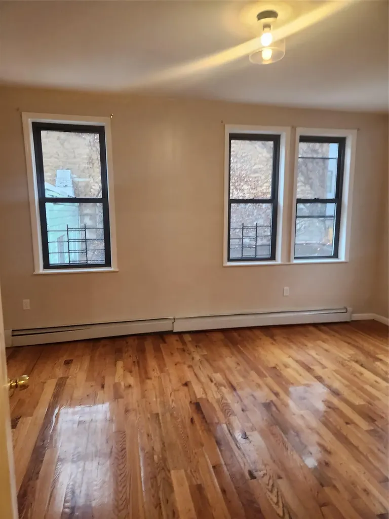 3552 Willett Avenue Bronx NY 10467